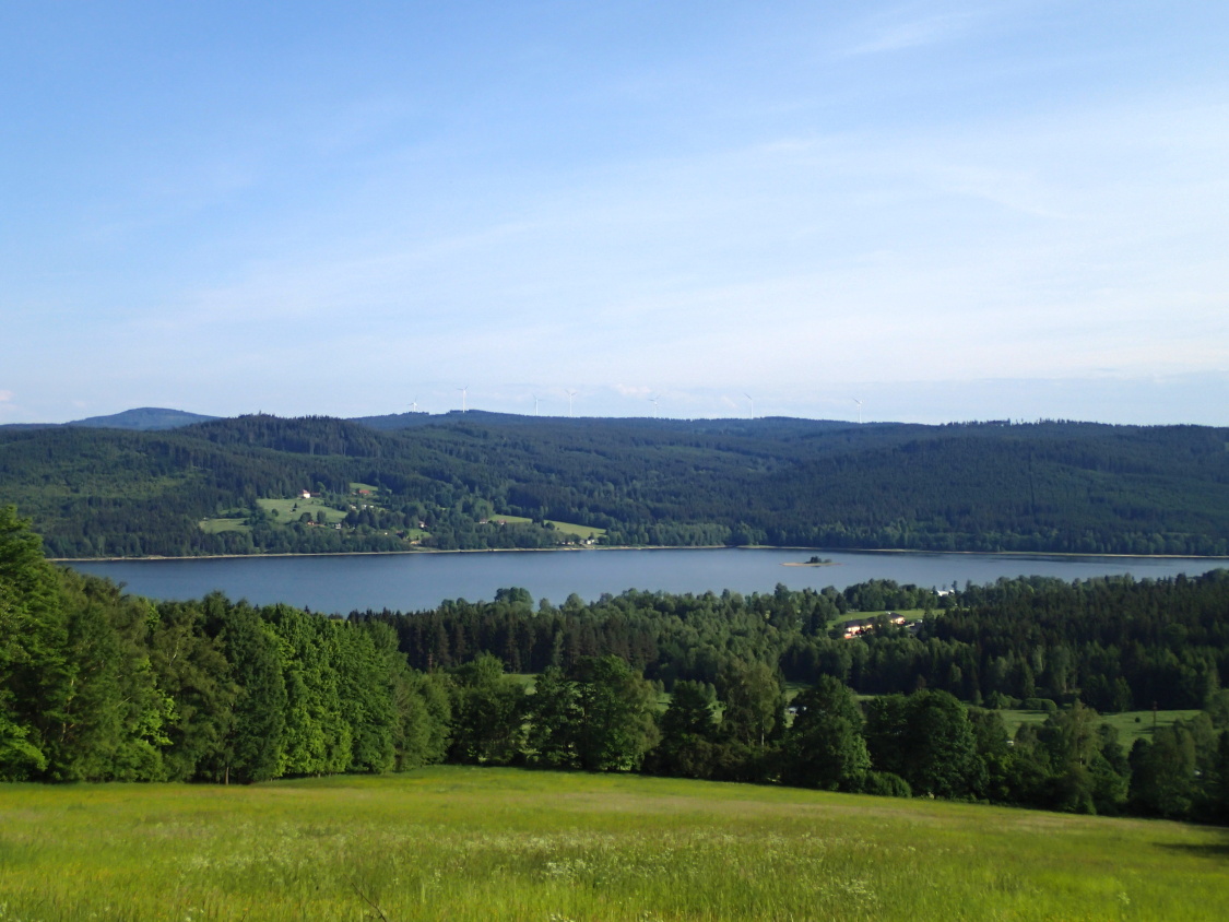 výhled na Lipenské jezero-cestou k  Chatě Venda